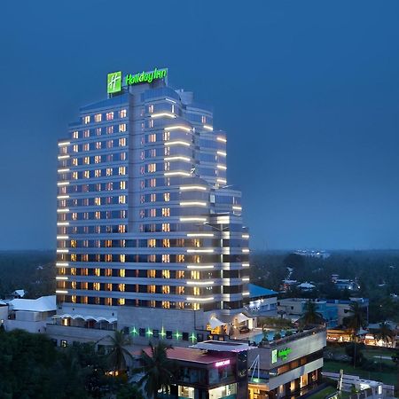 Holiday Inn Cochin, An Ihg Hotel Kochi Exterior photo Holiday Inn, Phnom Penh