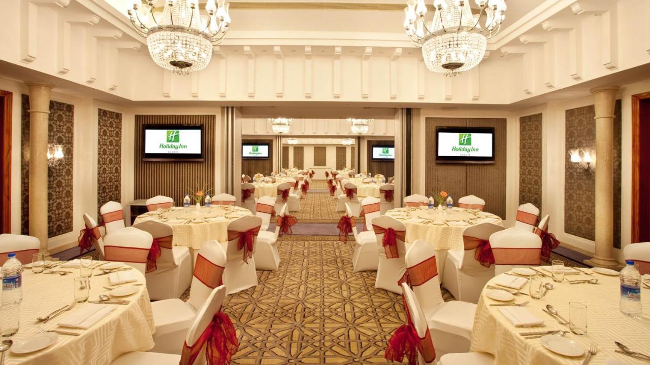 Holiday Inn Cochin, An Ihg Hotel Kochi Exterior photo A typical hotel ballroom