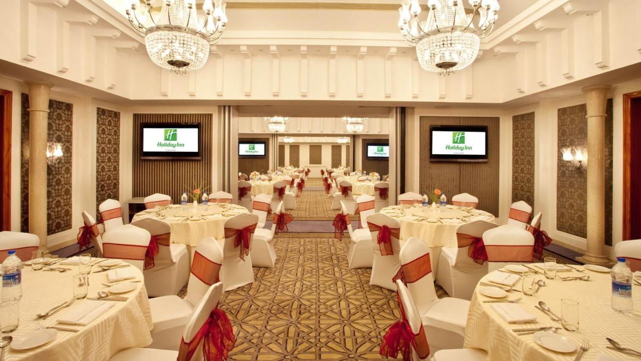 Holiday Inn Cochin By Ihg Kochi Exterior photo A typical hotel ballroom