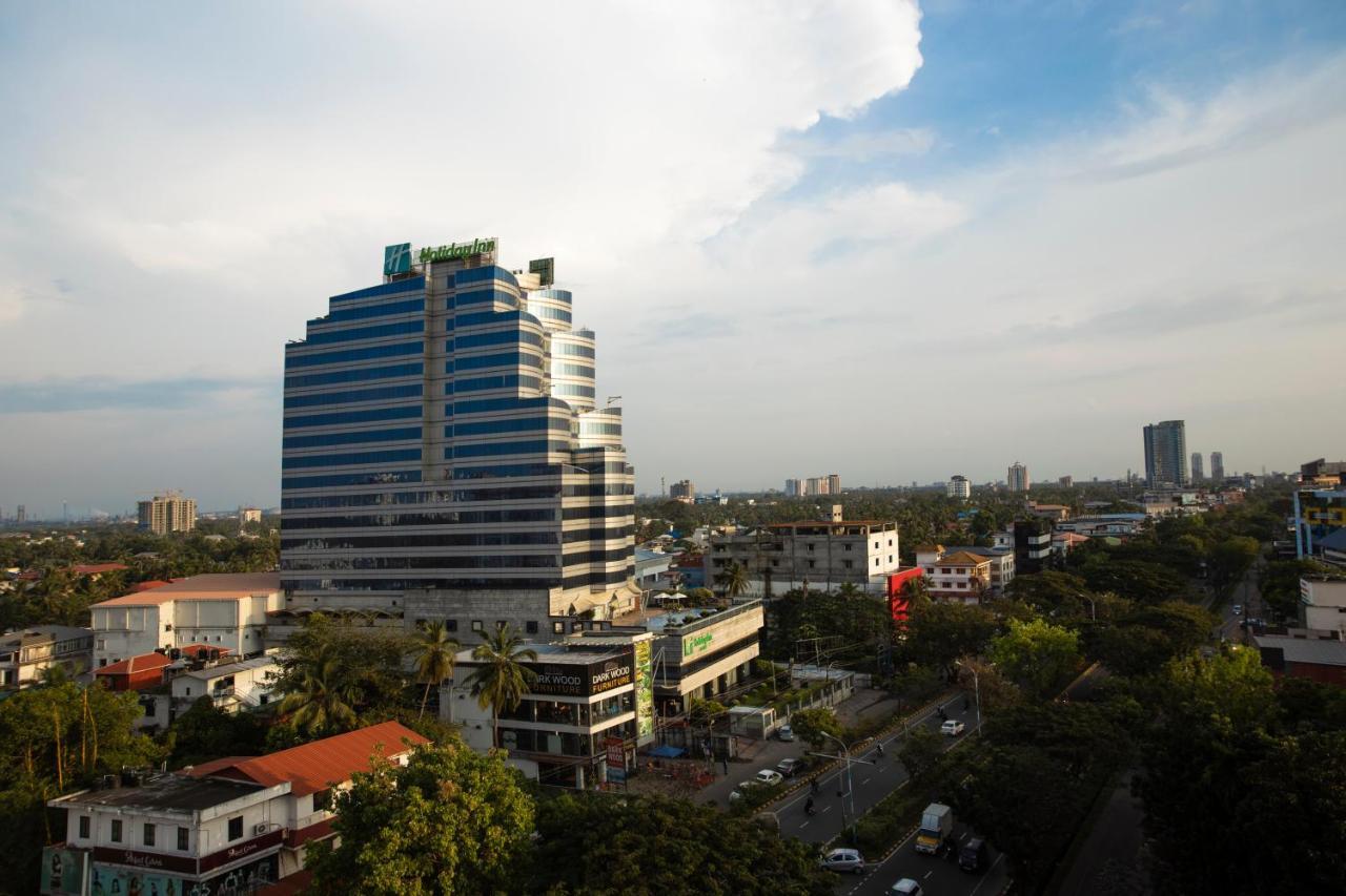 Holiday Inn Cochin By Ihg Kochi Exterior photo Holiday Inn Colombo