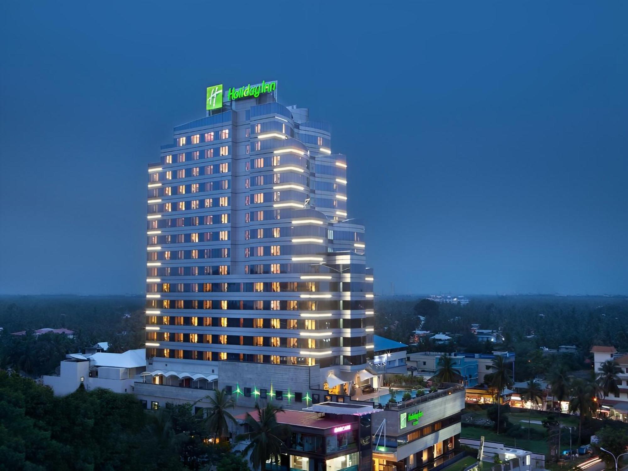 Holiday Inn Cochin By Ihg Kochi Exterior photo Holiday Inn, Phnom Penh