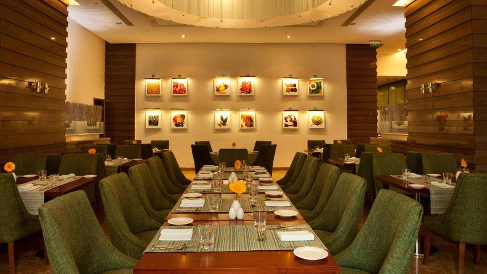 Holiday Inn Cochin By Ihg Kochi Exterior photo The Park, New Delhi
