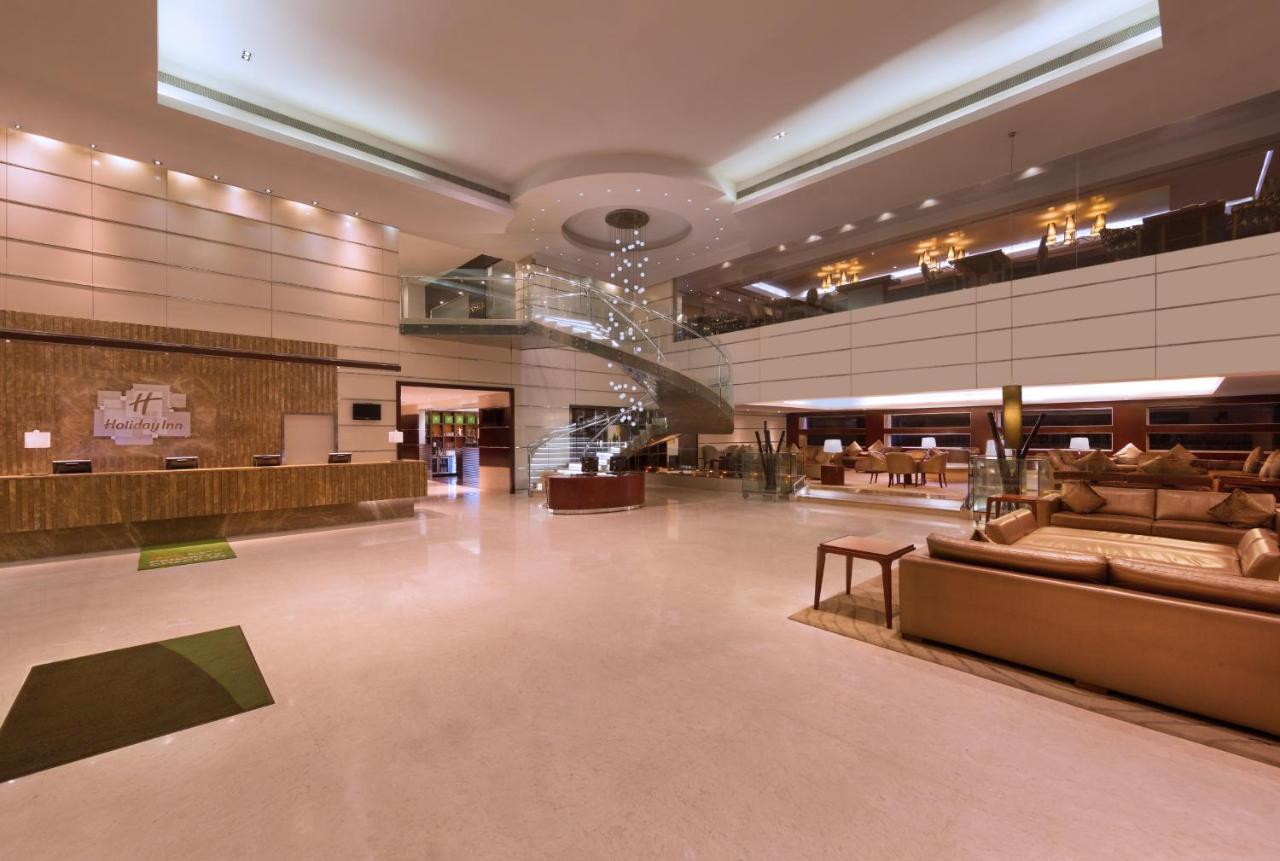 Holiday Inn Cochin By Ihg Kochi Exterior photo The lobby of the hotel