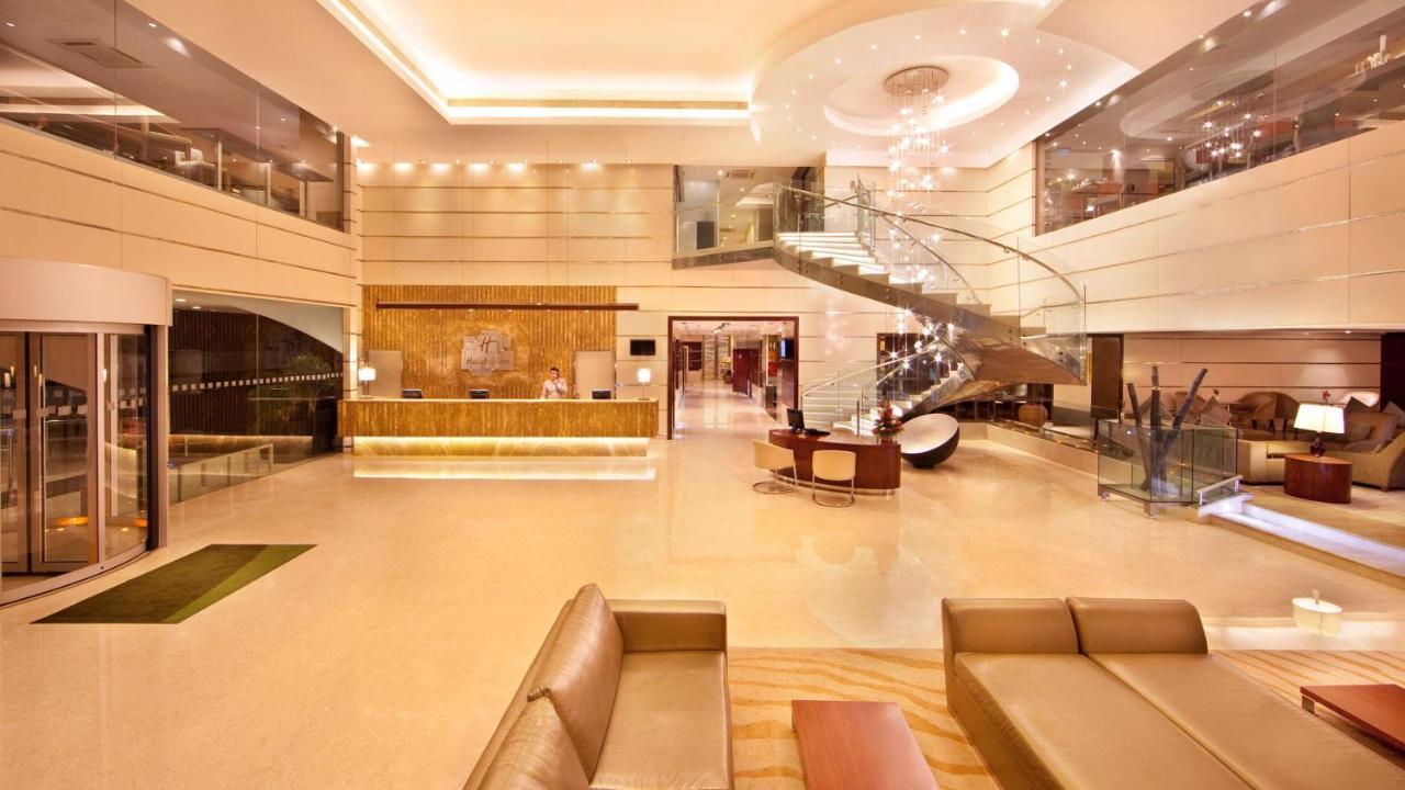 Holiday Inn Cochin, An Ihg Hotel Kochi Exterior photo The lobby of the hotel