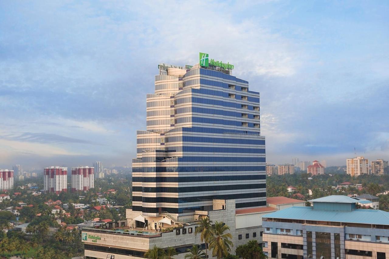 Holiday Inn Cochin, An Ihg Hotel Kochi Exterior photo Holiday Inn Colombo